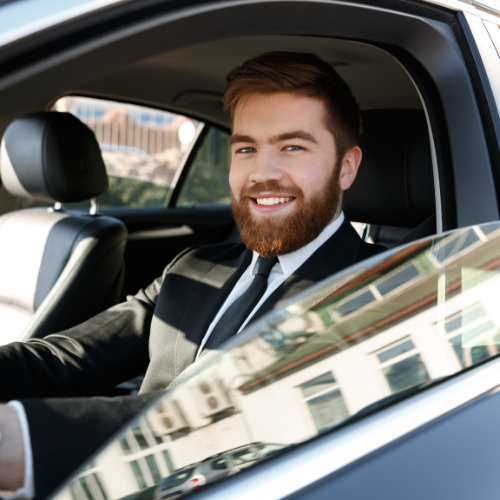 chauffeur VTC a chartres au volant de sa voiture berline